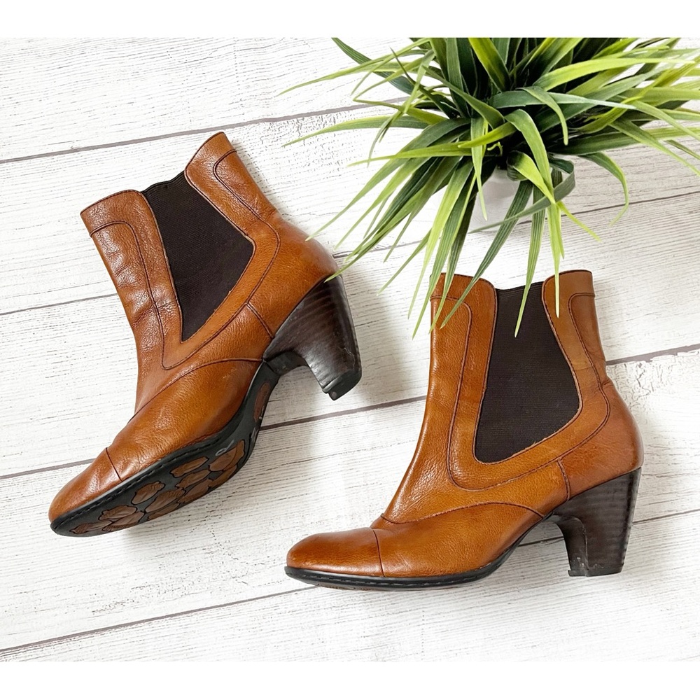 Born copper color leather booties sz 8